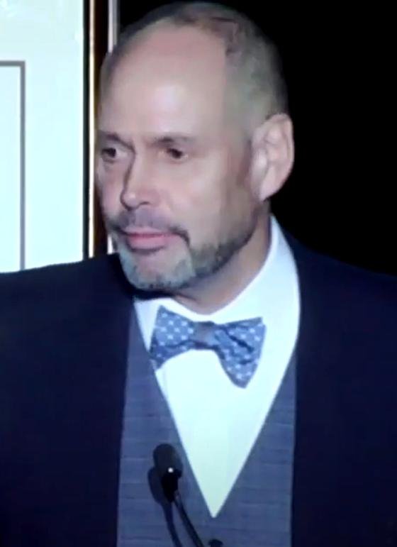 Ernie Johnson Jr. speaking at an event