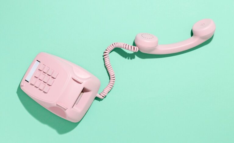 vintage-pink-telephone-assortment_23-2148913959