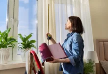 What should I look for in an online retailer when ordering made-to-measure curtains?